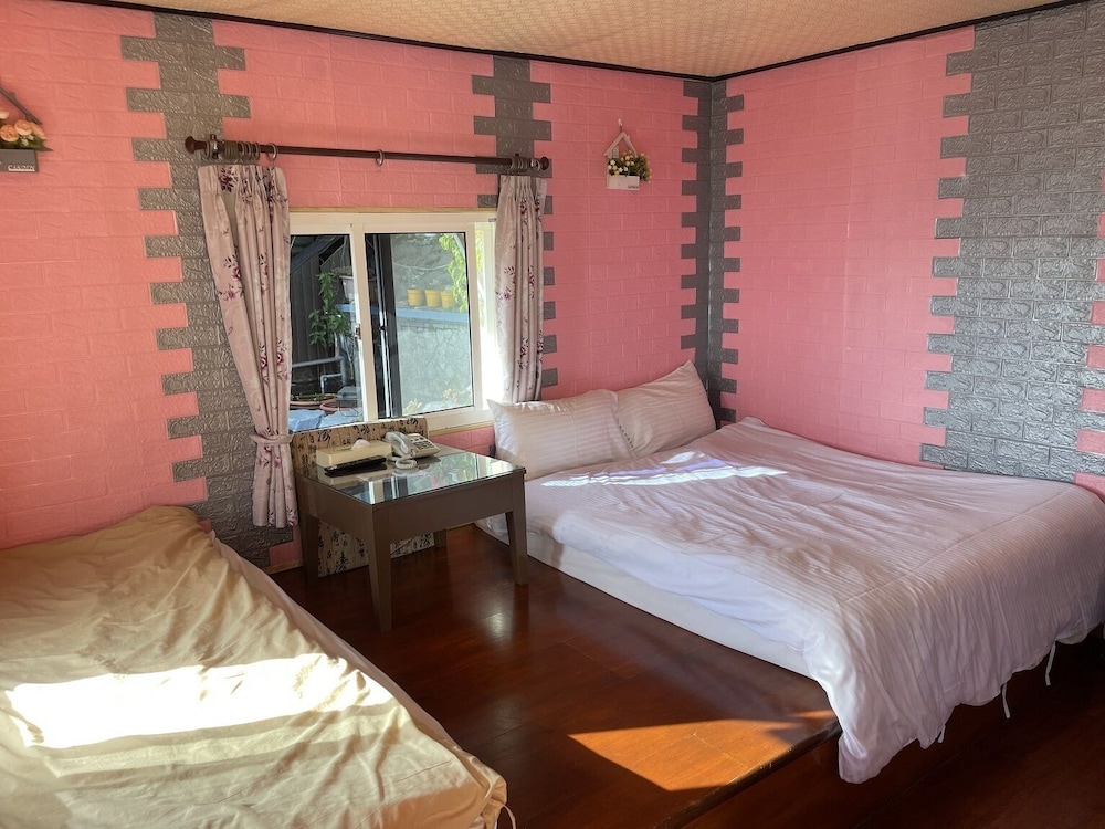 Emmanuel Farmhouse 30/56