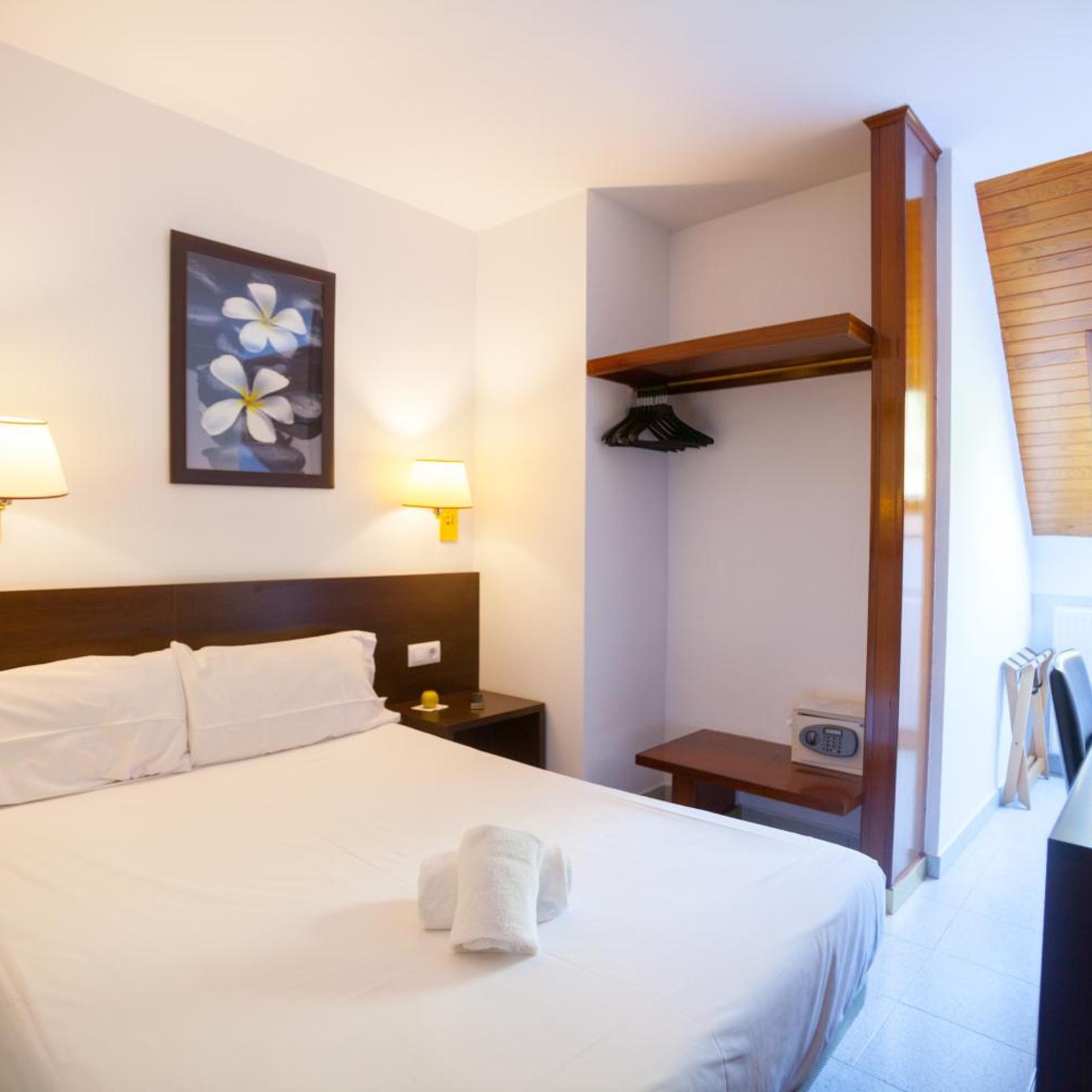 Room, Triple, Attic