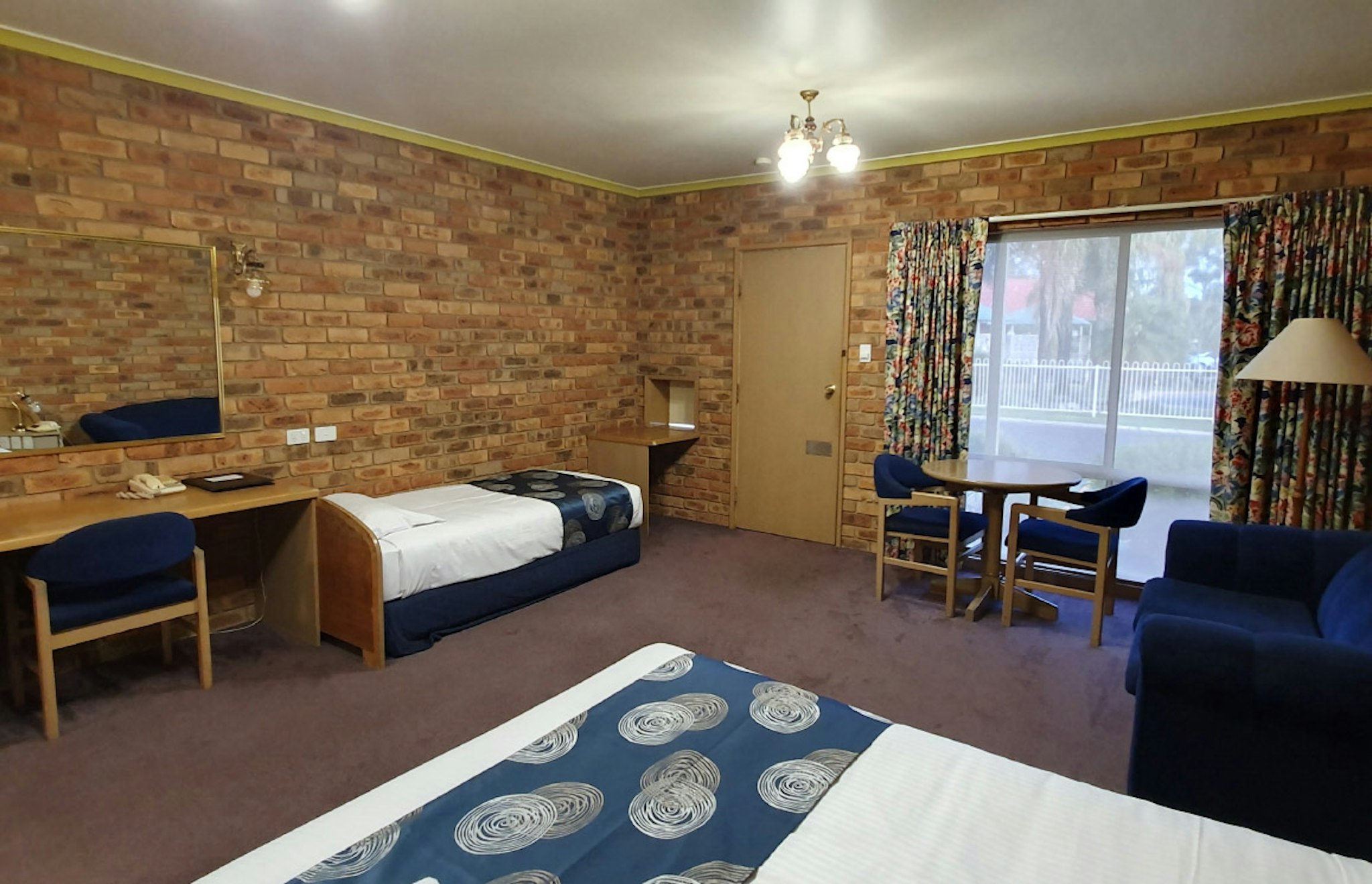 PINES COUNTRY CLUB MOTOR INN 4/31