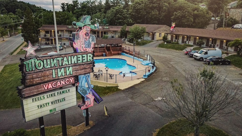 The Mountaineer Inn 14/22