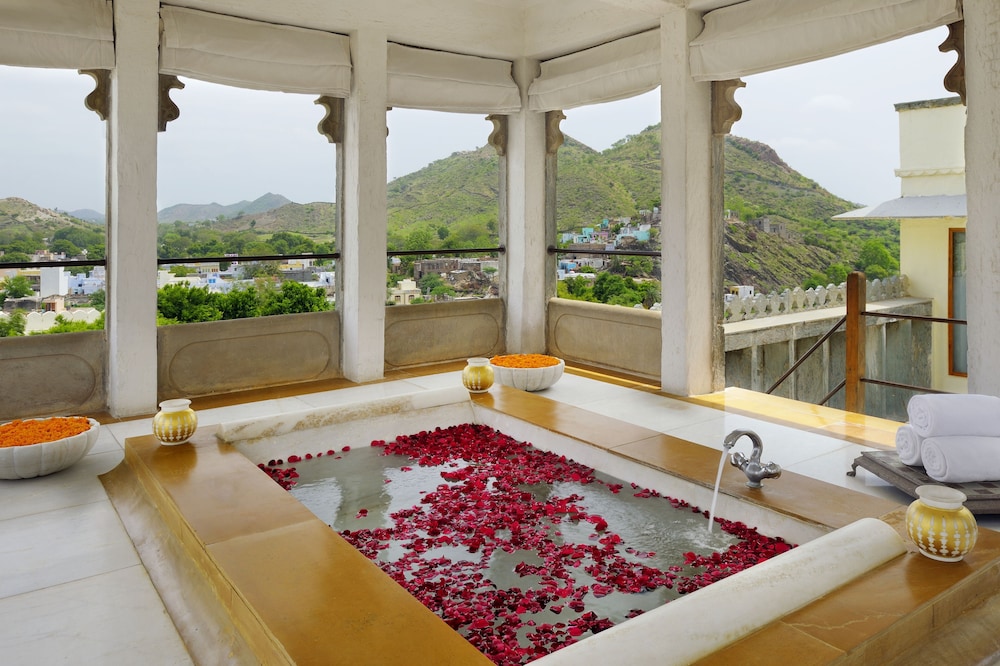 RAAS DEVIGARH(Formerly - DEVI GARH BY LEBUA) 8/70