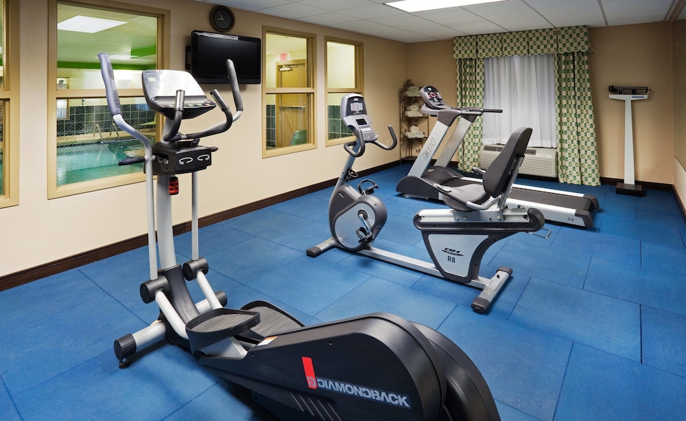 Holiday Inn Express Hotel Suites Newport South 44/79