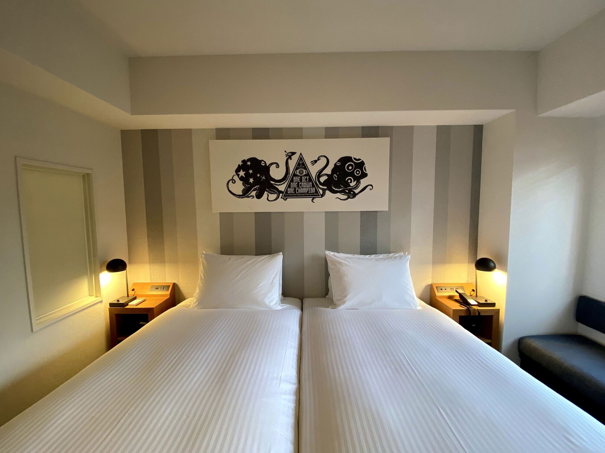 ROOM, TWIN BEDS