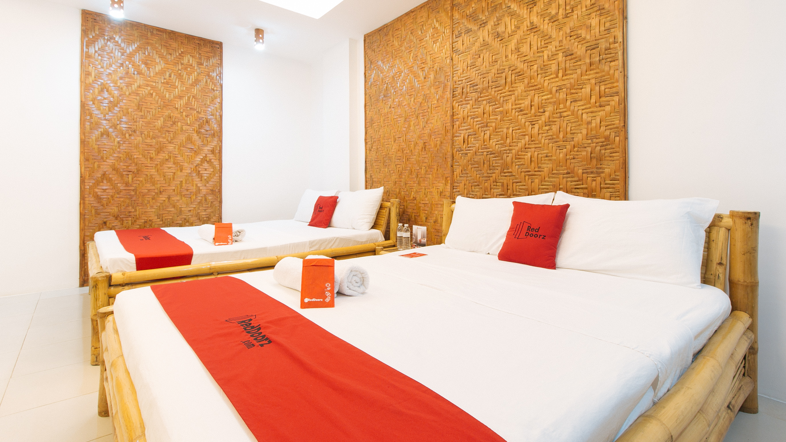 RedDoorz @ DBuilders Rooms Ph1 Taguig 12/28
