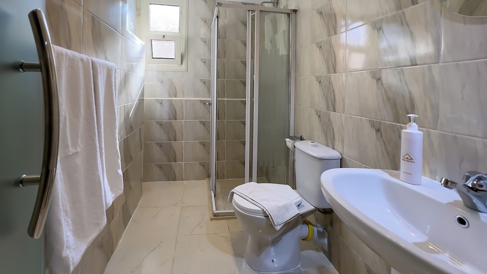 Family, Quadruple, 3 Beds, Garden Area، Giza Pyramids Inn 3/6