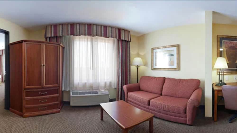 Holiday Inn Express Hotel And Suites Laredo Event Center Area 39/63