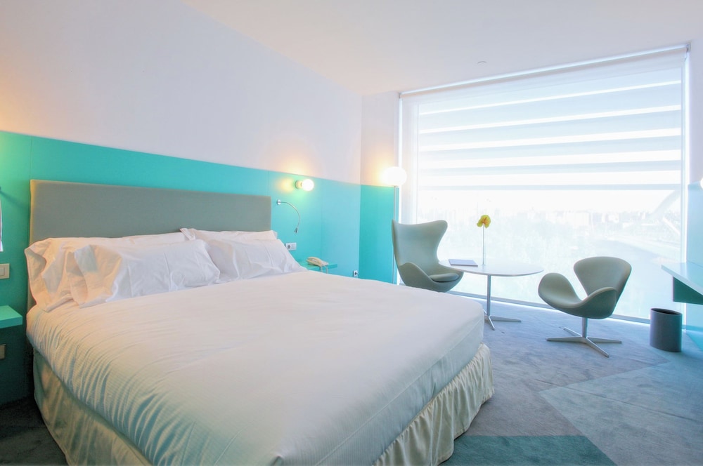 Room, Single, 1 Double and 1 Single Bed