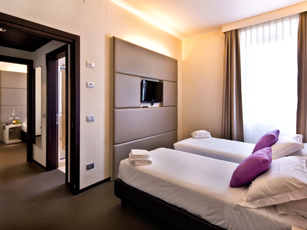 HOTEL CENACOLO(formerly Ora Hotel Cenacolo) 7/42