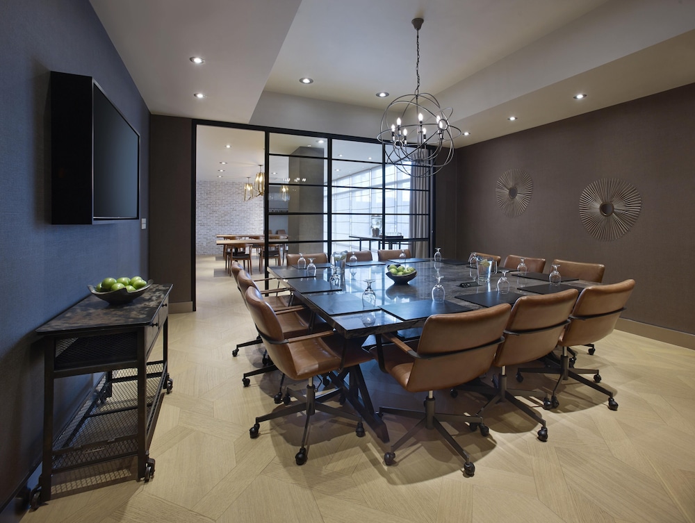 Hilton Garden Inn Toronto Airport 50/51