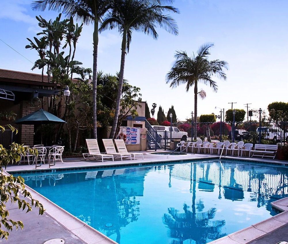 Brookhurst Plaza Inn 33/39