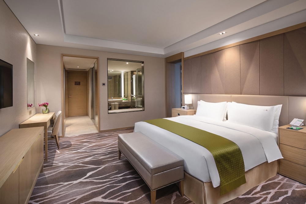 HOLIDAY INN WUXI TAIHU NEW CITY 22/69
