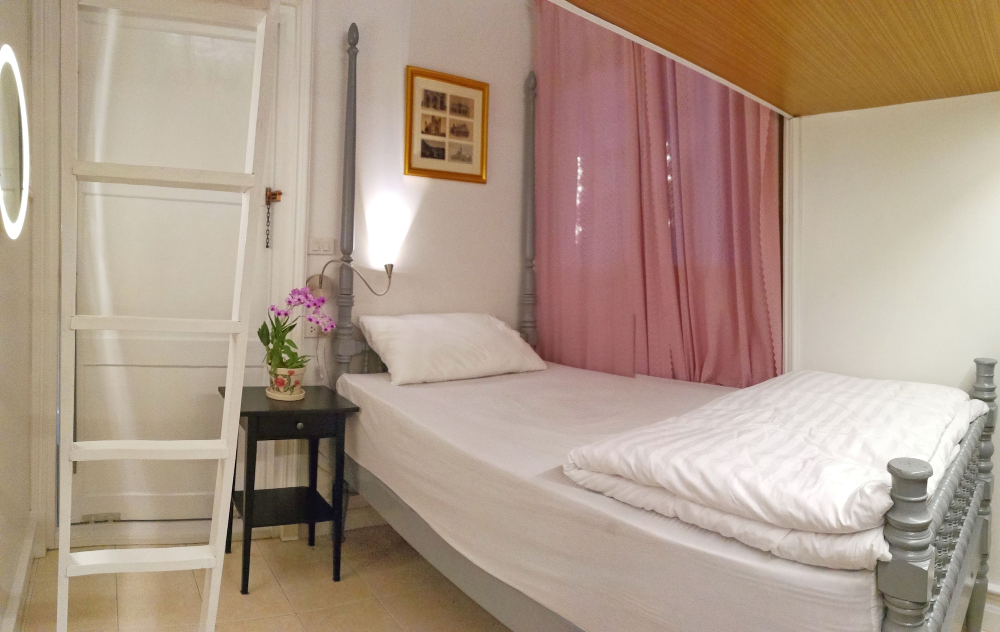 FEMALE DORM, TWIN BEDS, SHARED BATHROOM, SMALL