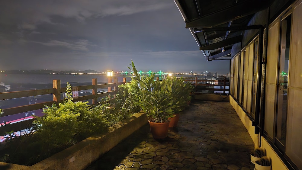 Chang Hong Villa Hotel 64/69