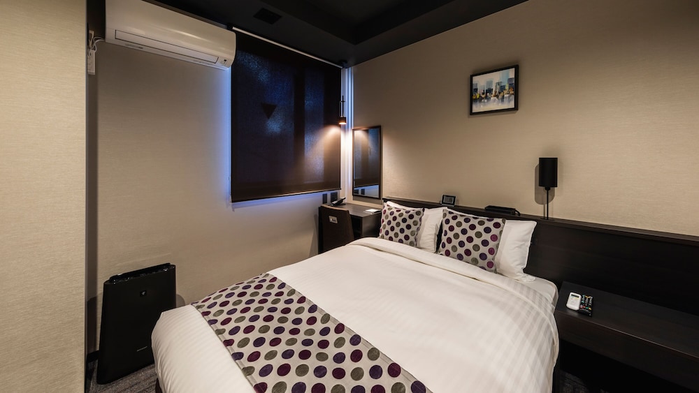 ROOM, DOUBLE BED, BATHTUB, SMOKING