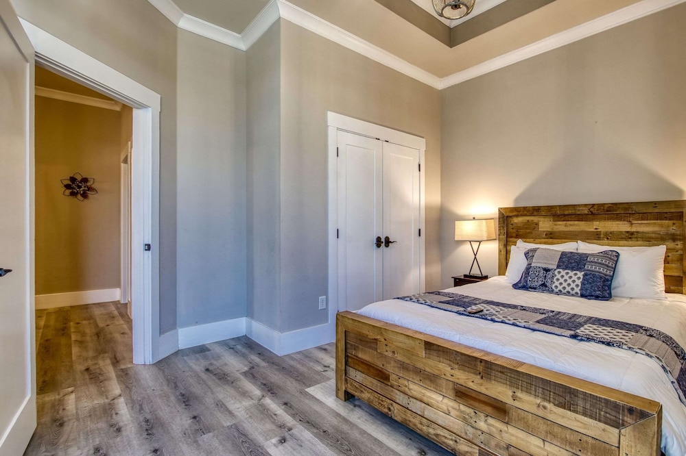 New Hotel Collection Smoky Mountains 8/50