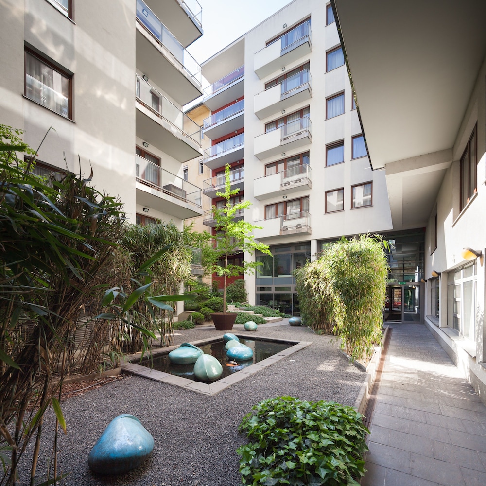 Quality Point Apartment 42/44