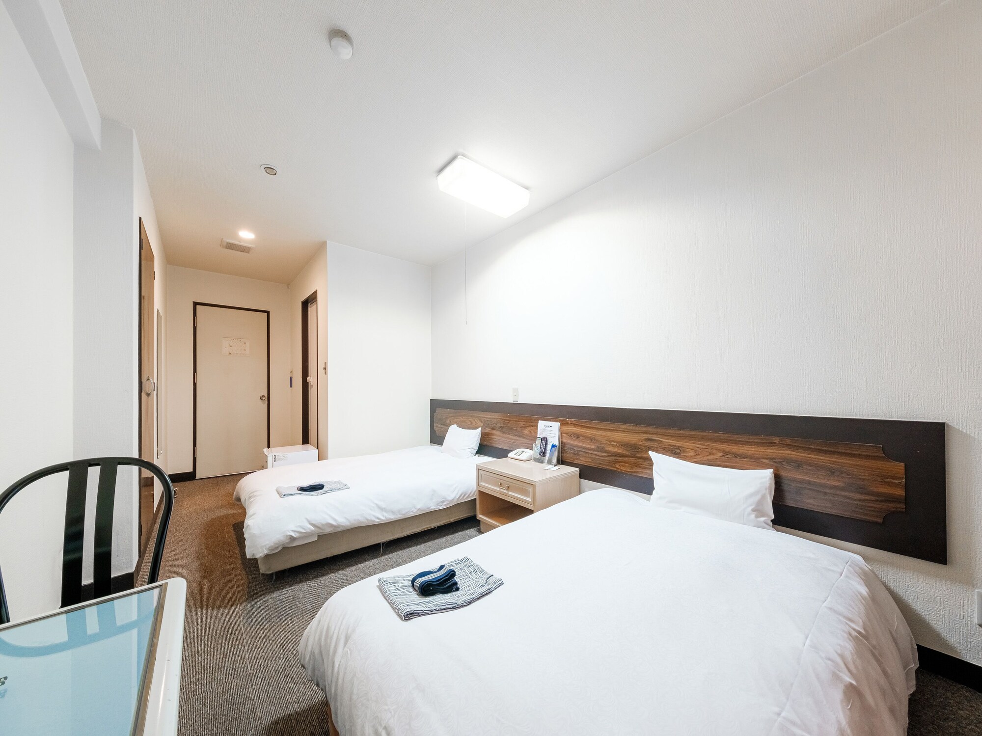 ROOM, TWIN BEDS, SMOKING