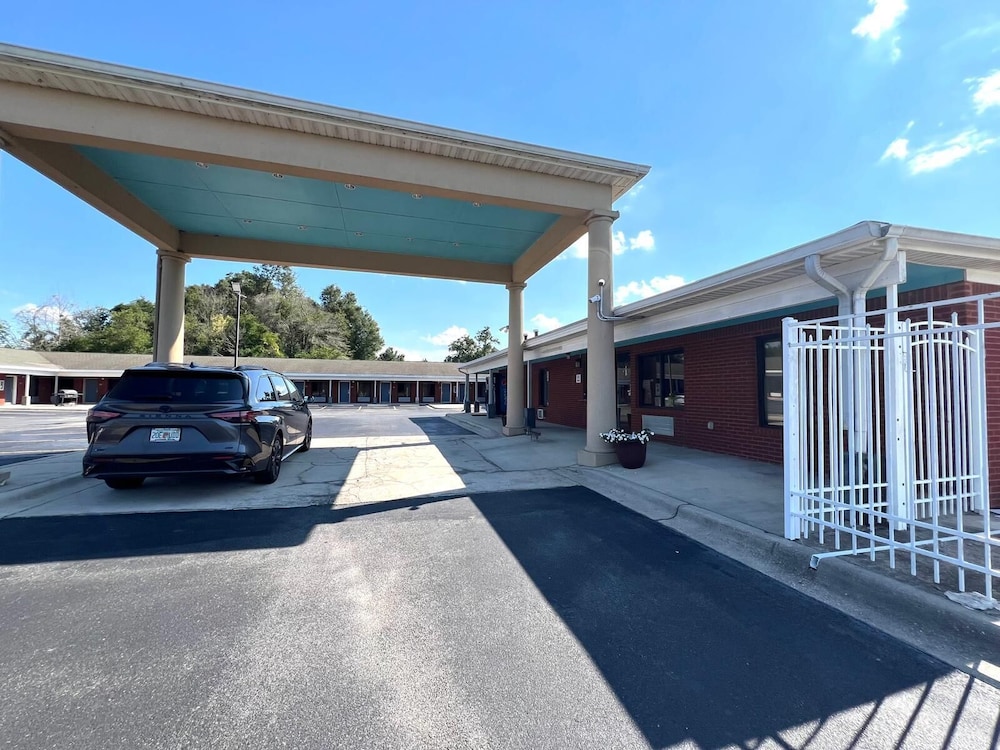 Lake Seminole Inn 23/29