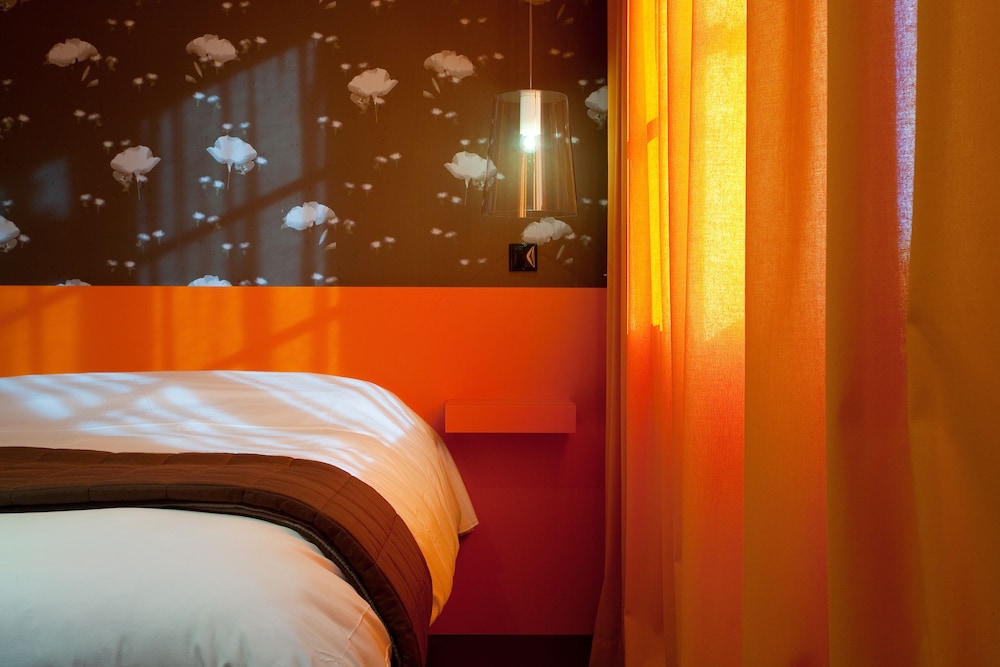 Hotel Montmorency 6/73