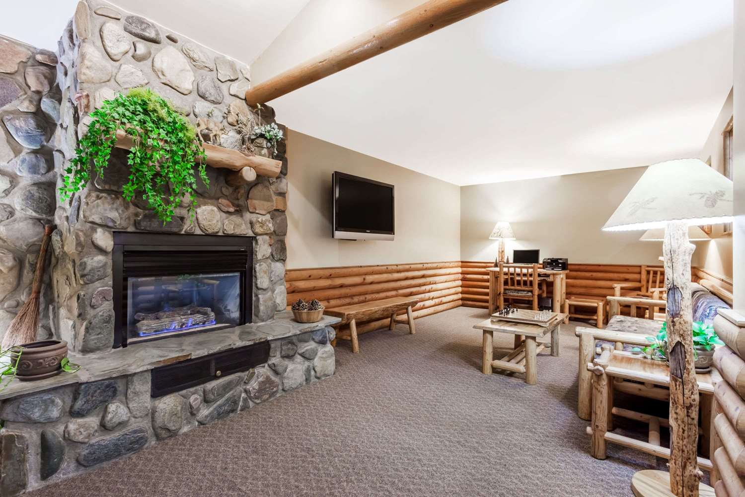 Sandpoint Inn Ponderay, ID 6/8