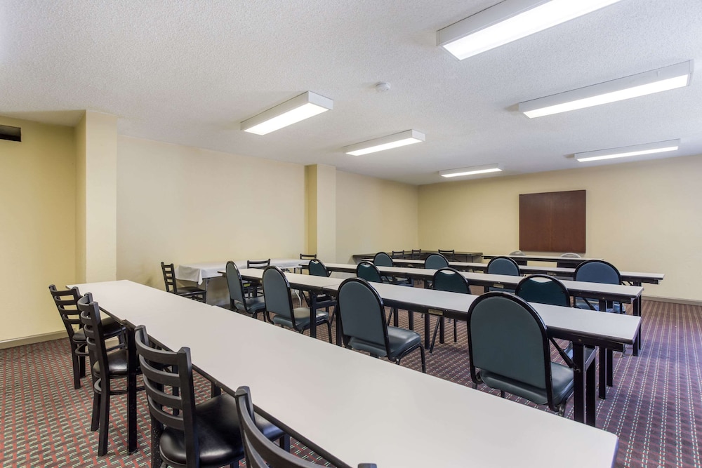 Econo Lodge Gallatin - Metro Nashville 35/43