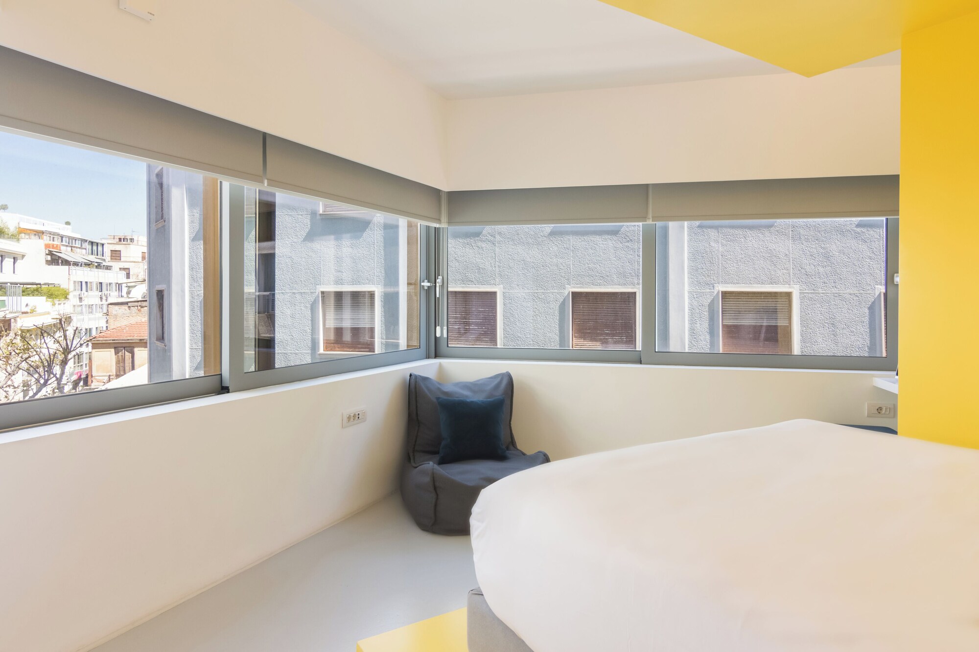 2 BEDROOMS, YELLO, APARTMENT