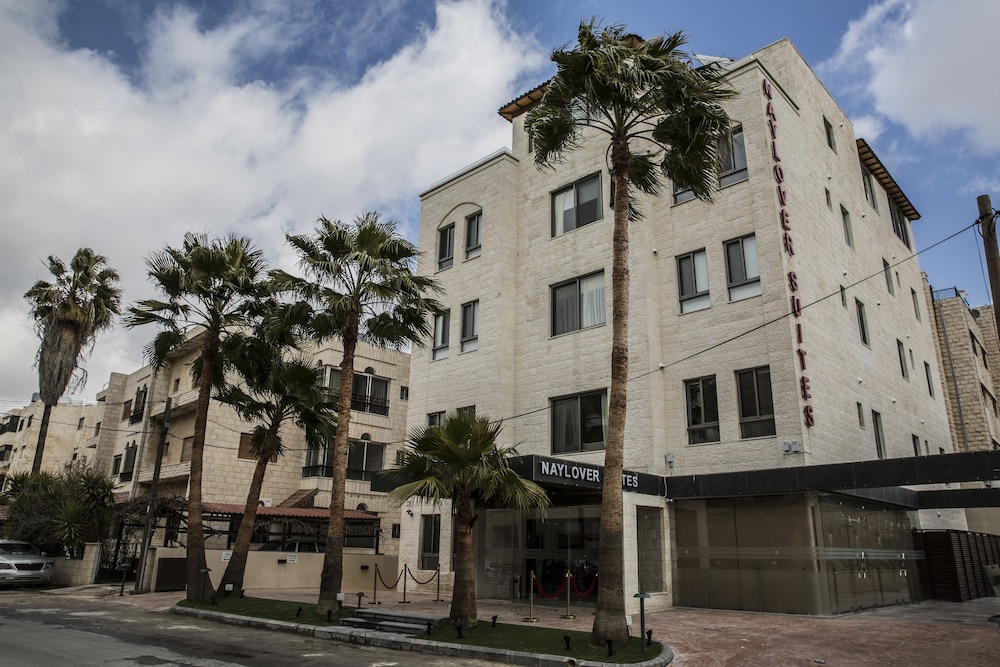 Naylover Hotel Suites 40/50