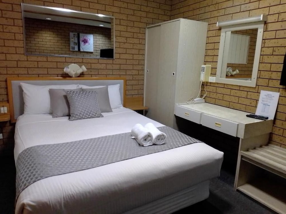 COUNTRY HOME MOTOR INN 6/28