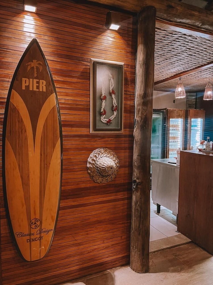 Pier Beach Hotel 10/68