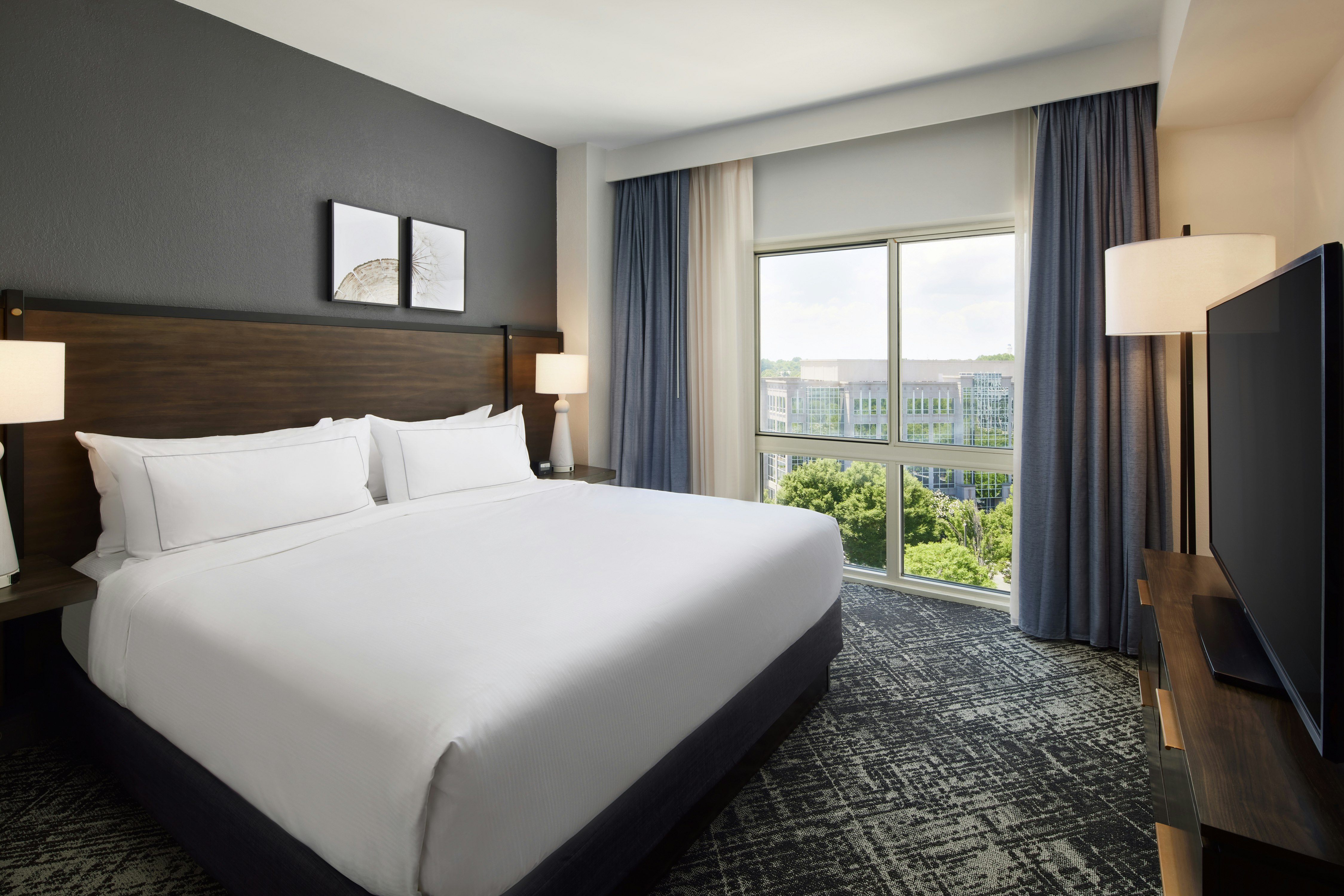 ROOM, KING BED, EXECUTIVE LEVEL