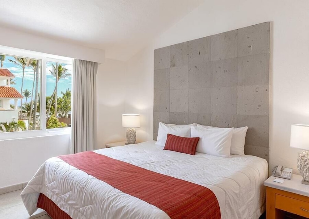 3 Bedrooms, Suite, 3 Queen Beds, Ocean Front, Balcony