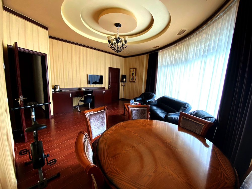 DIAMOND HOUSE HOTEL 24/42