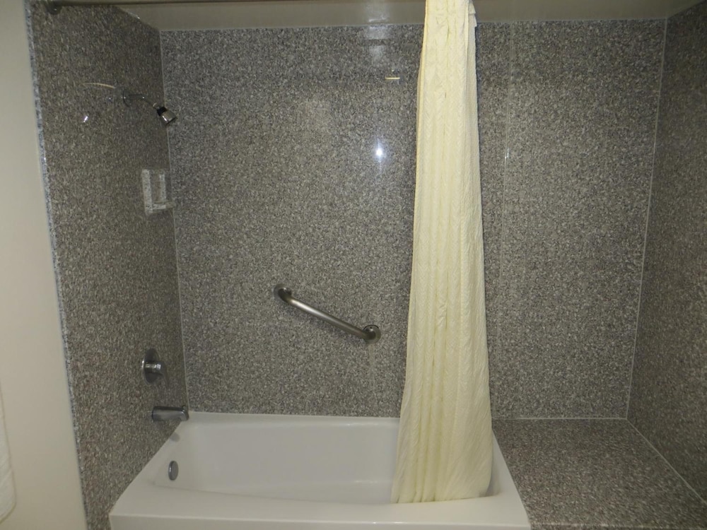 Riverside Inn & Suites 56/56