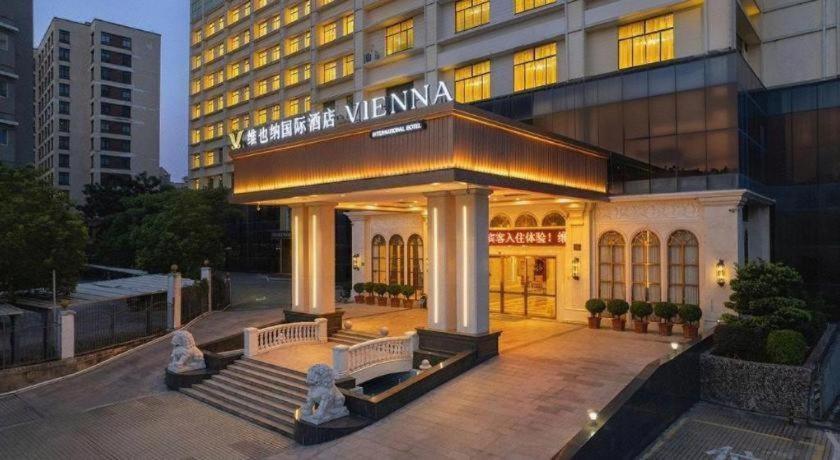 Vienna International Hotel Guangzhou Airport 54/55