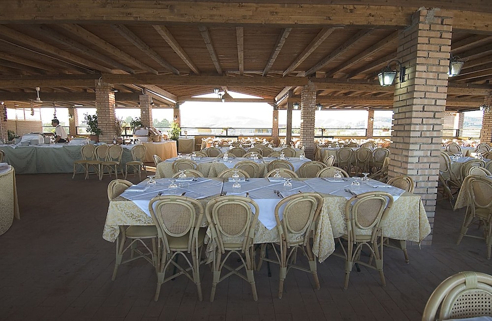 Marina Del Marchese Beach Resort 59/62