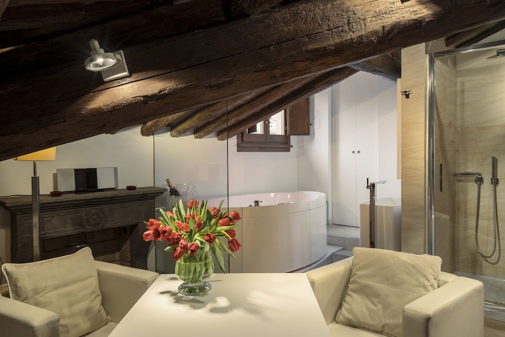 GIGLI D'ORO SUITE 25/33