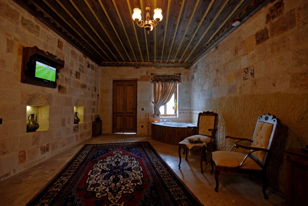 Phocas Cave Suites 43/71