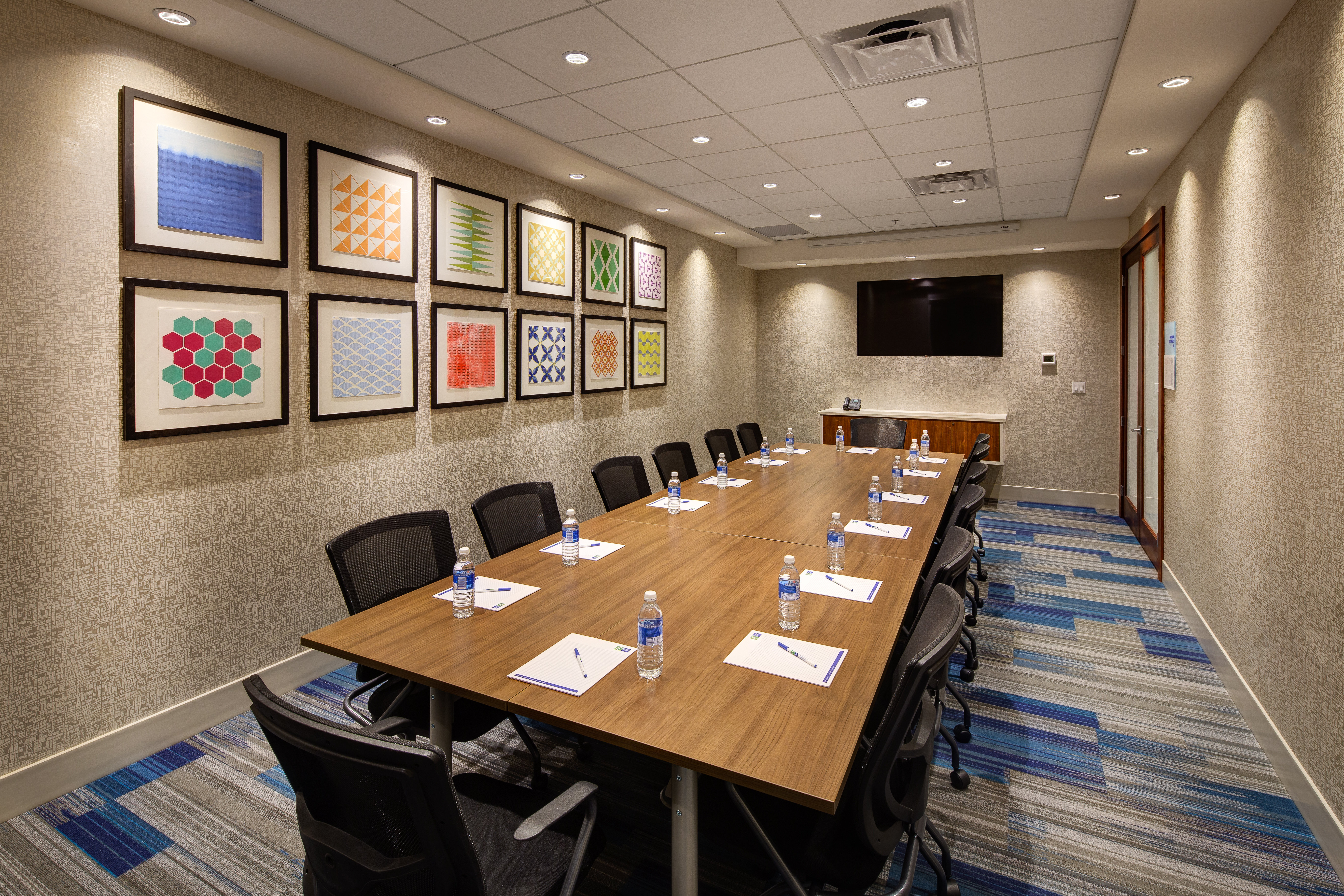 Holiday Inn Express Suites Terrace 46/55