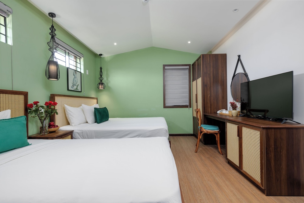 Superior, Triple, 1 Queen and 1 Single Bed