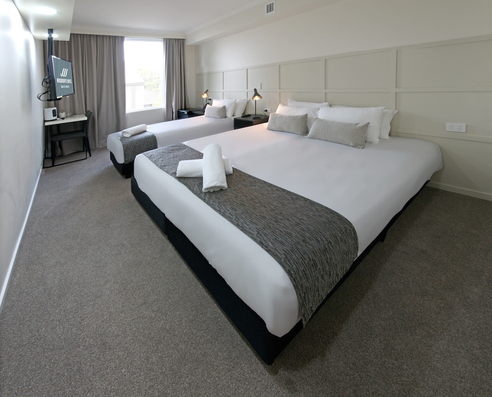 Woodroffe Hotel 16/49