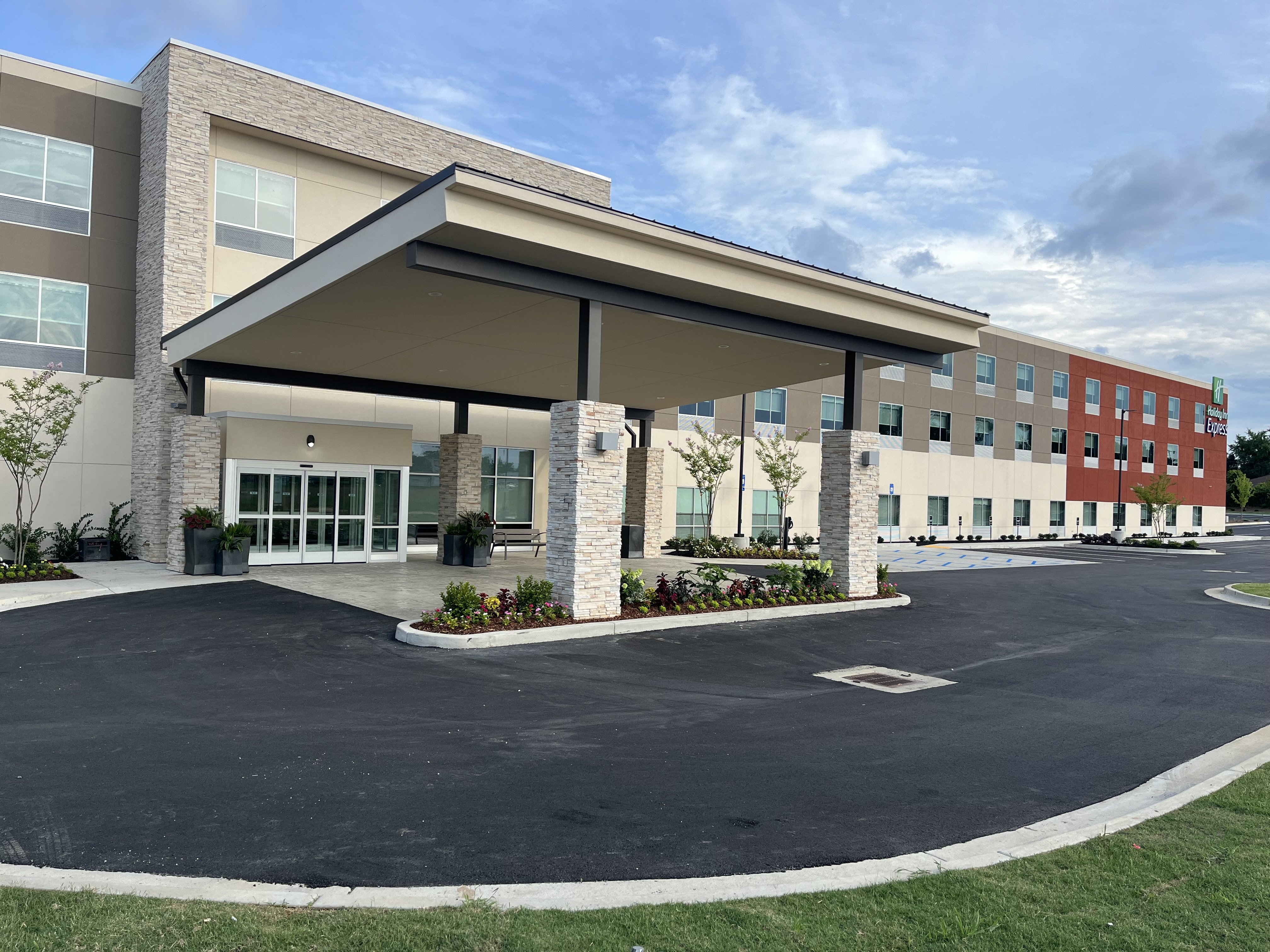 Holiday Inn Express COLUMBUS NORTHEAST 53/54