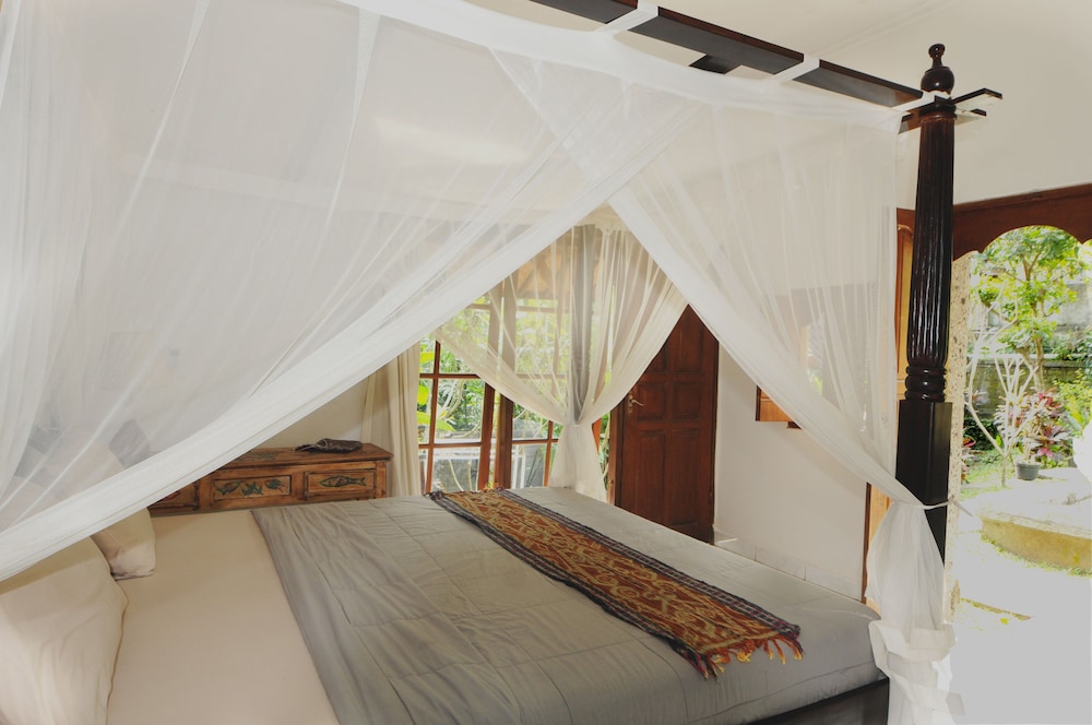 Yuliati House 16/50