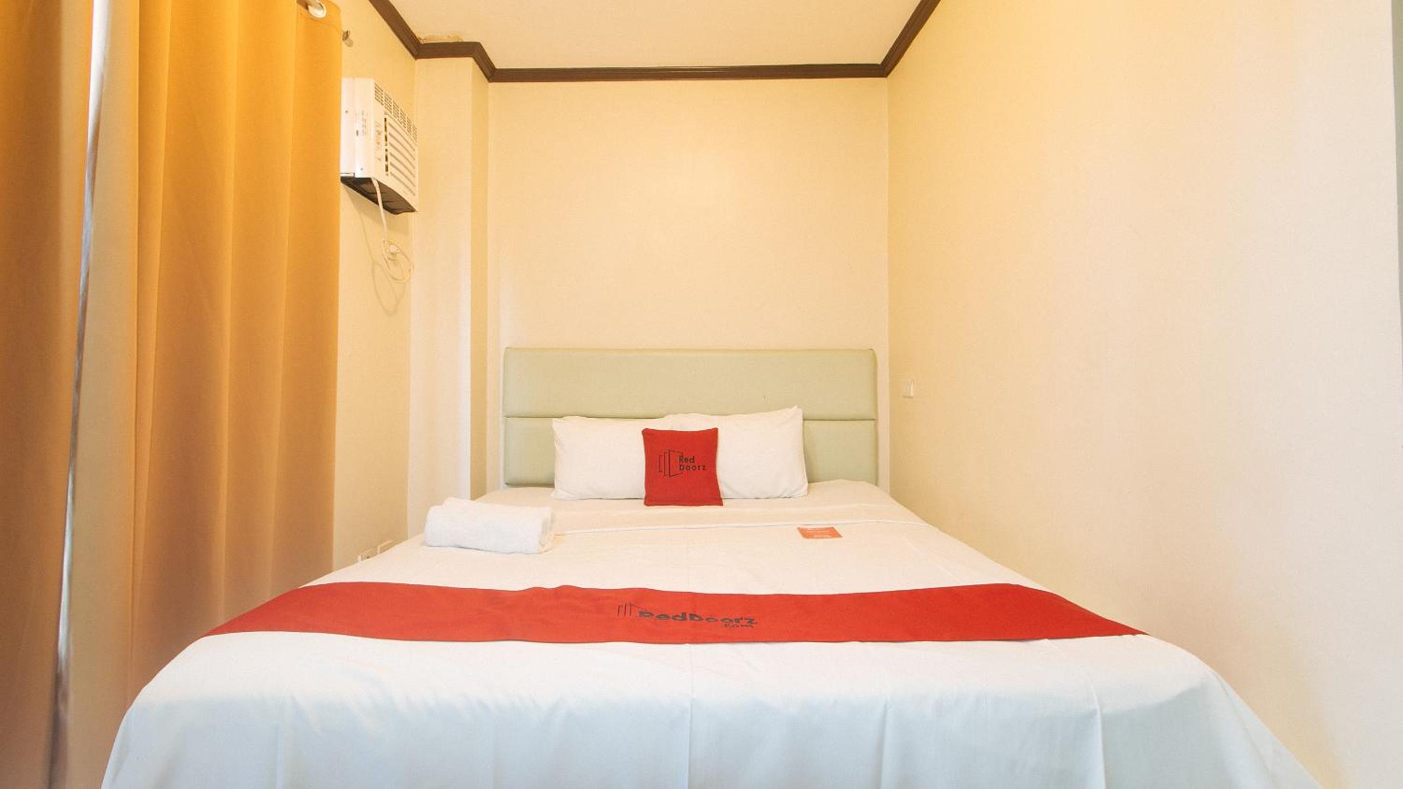 Reddoorz near Landers Superstore Cebu City 18/50