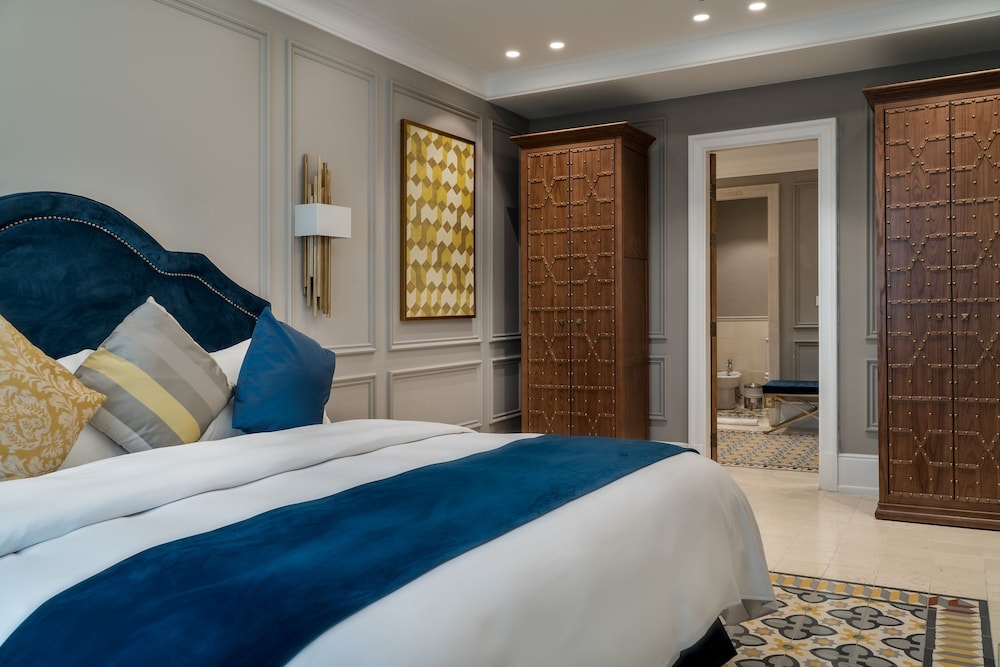 1 BEDROOM, ROYAL, SUITE, CITY VIEW