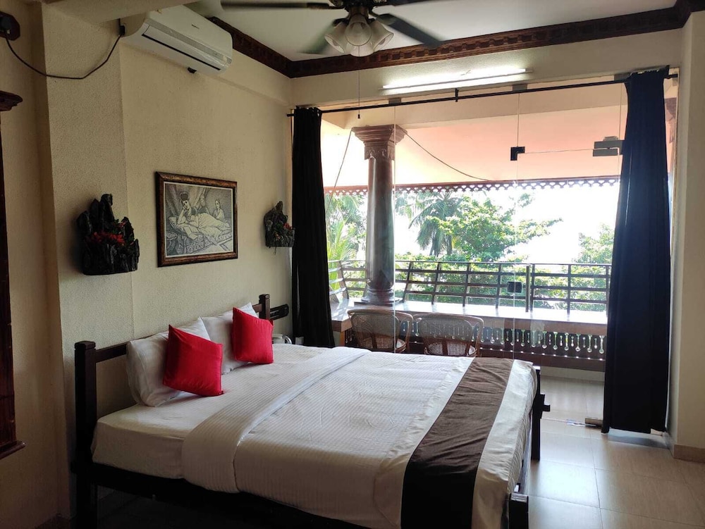 KOVALAM BEACH HOTEL 11/36