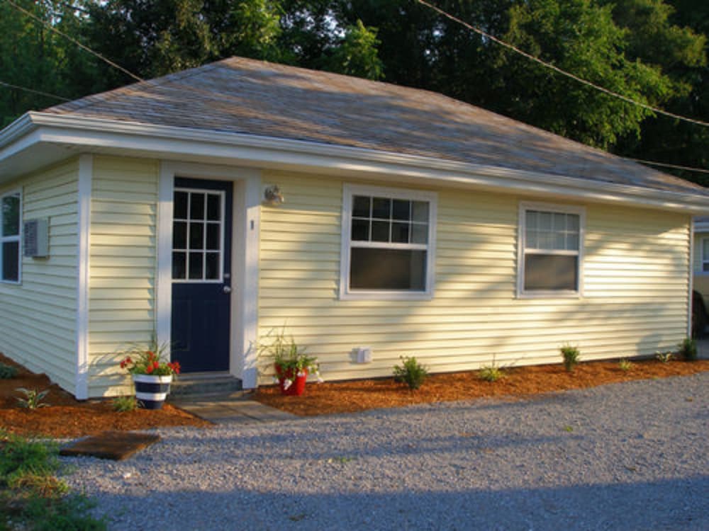 Blue Door Cottages 2/50