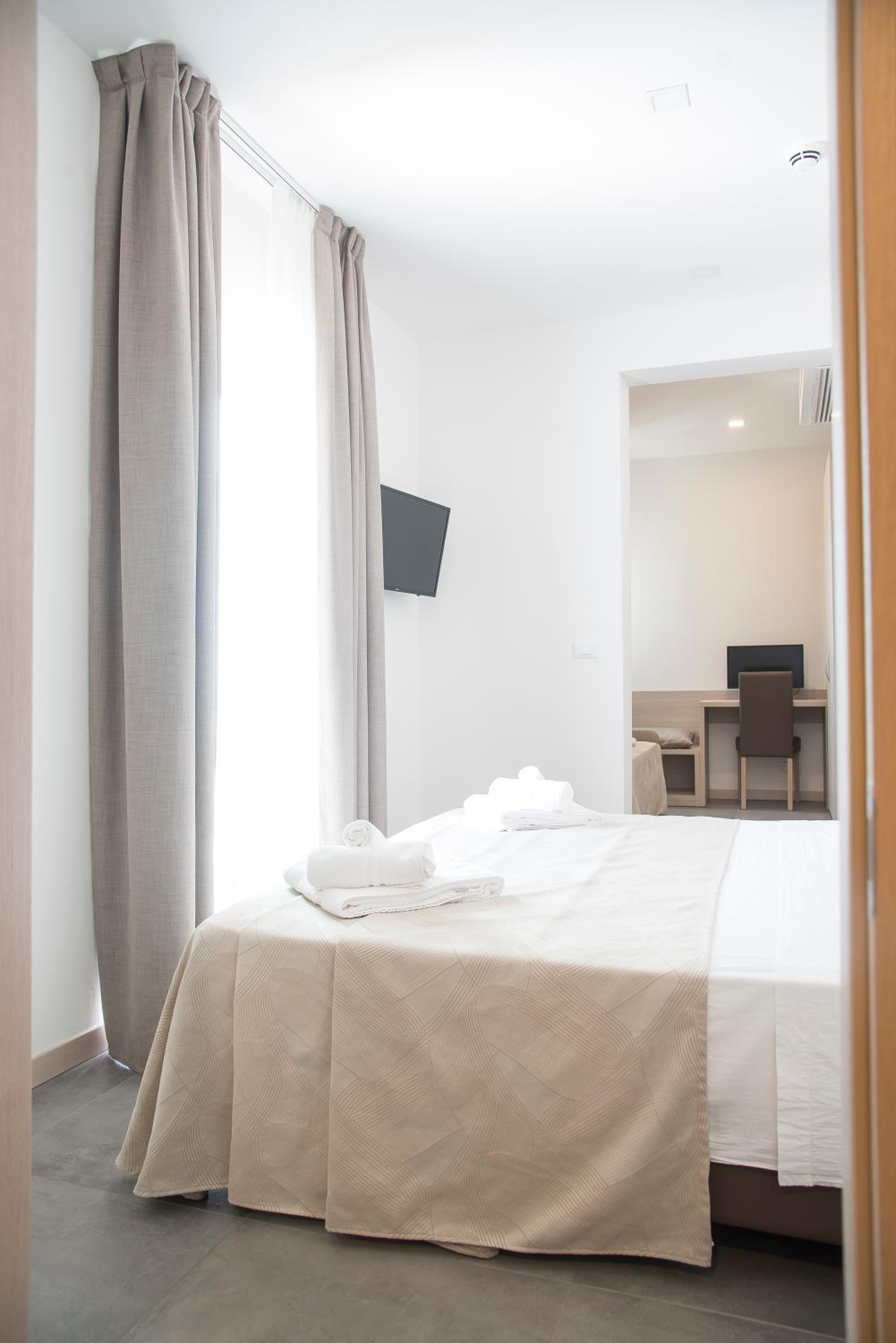 Deluxe, Triple, Lateral Side Sea View, Balcony