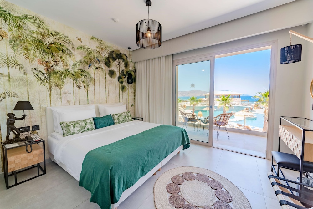 Cozy, Twin Beds, Beach Front, Sea View