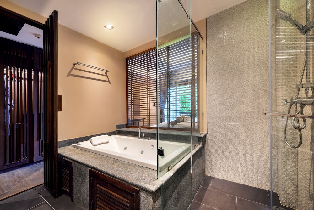 Nirvana Beach Resort and Spa 48/50