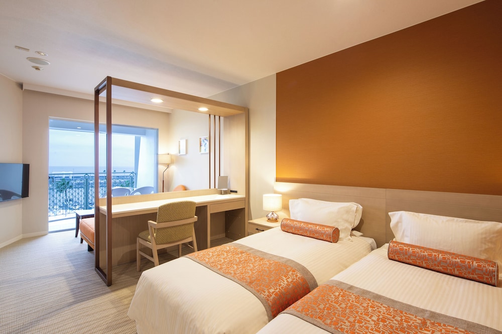 Wakayama Marina City Hotel 8/65